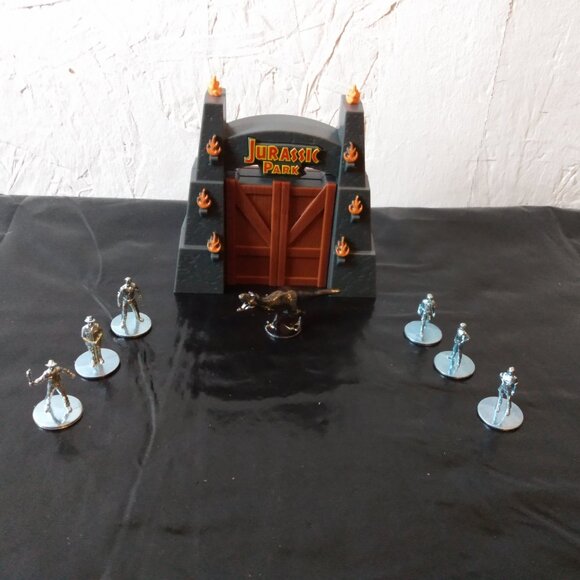 Replacement Jurassic Park Monopoly token pieces 7, Jurassic Park gate - Picture 1 of 12